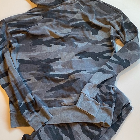 Splendid Camouflage Sweatshirt & Sweatpants joggers - Picture 9 of 10